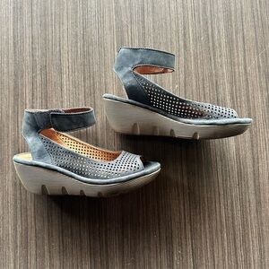 Clark’s Salene black sandal with neutral wedge size 5 & 1/2